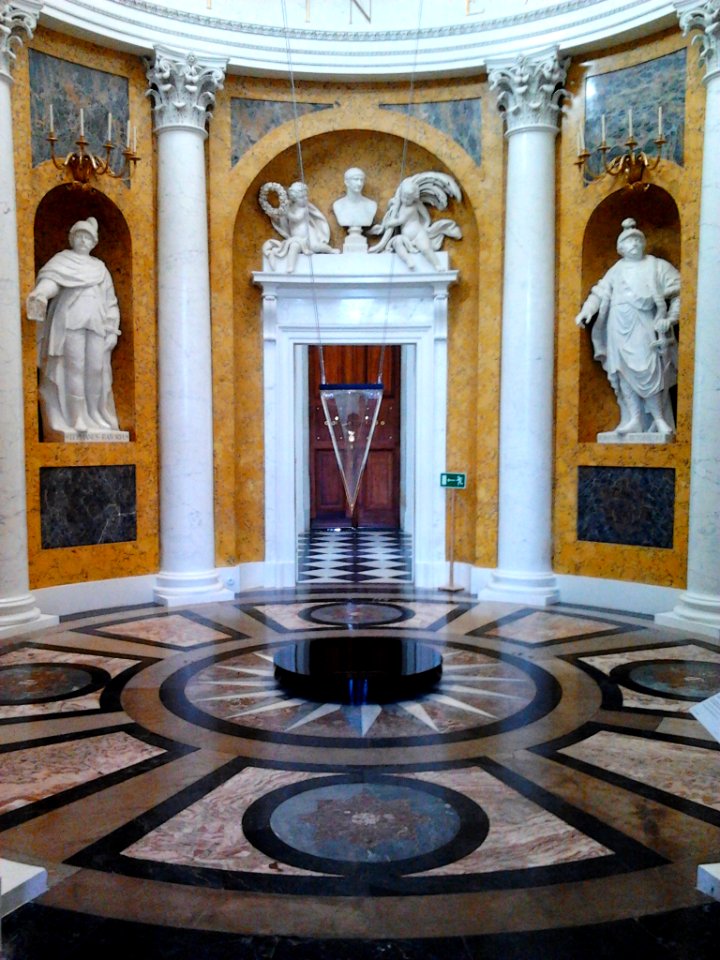 Rotunda in the Palace on the Water 01