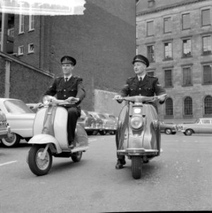 Rotterdamse politie op scooter, Bestanddeelnr 912-6574