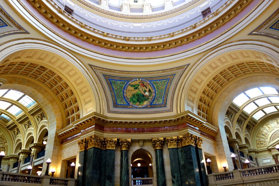 Rotunda corner - Wisconsin State Capitol - DSC03108