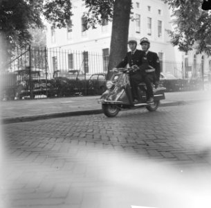 Rotterdamse politie op scooter, Bestanddeelnr 912-8032