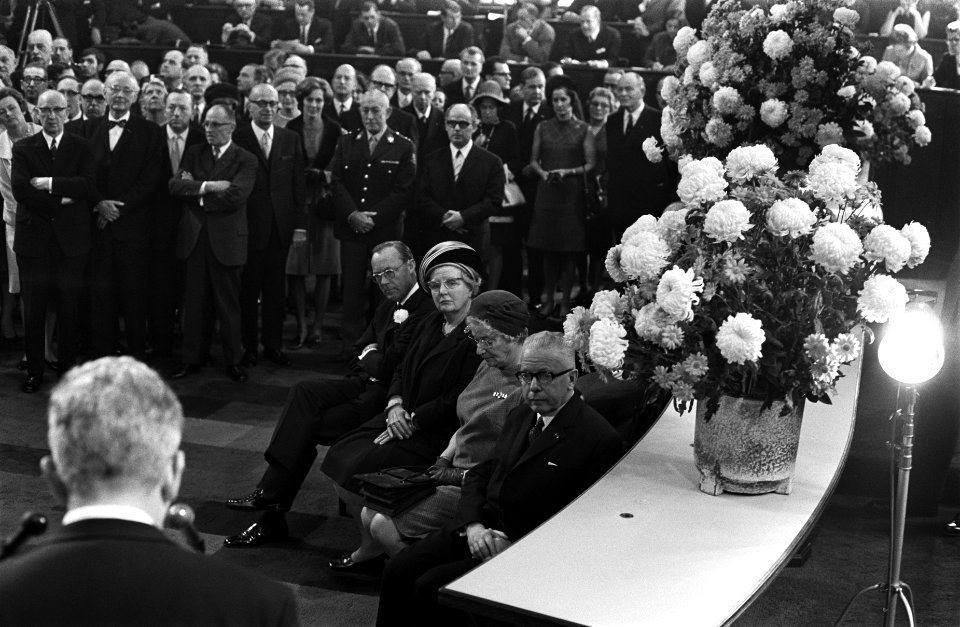 Rotterdam. De Duitse president Heinemann, diens echtgenote, koningin Juliana en , Bestanddeelnr 923-0153