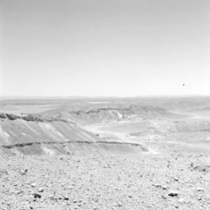 Rotsachtig berglandschap, Bestanddeelnr 255-3372