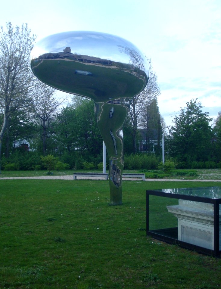 Rotterdam kunstwerk der stein des weisen