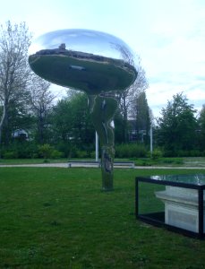 Rotterdam kunstwerk der stein des weisen