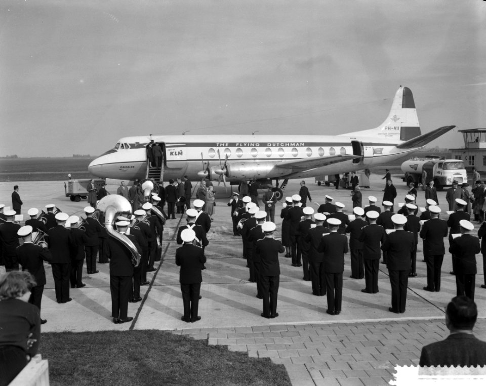 Rotterdam opgenomen in de luchtlijn Amsterdam Londen, KLM Harmonie verwelkomt de, Bestanddeelnr 910-7896