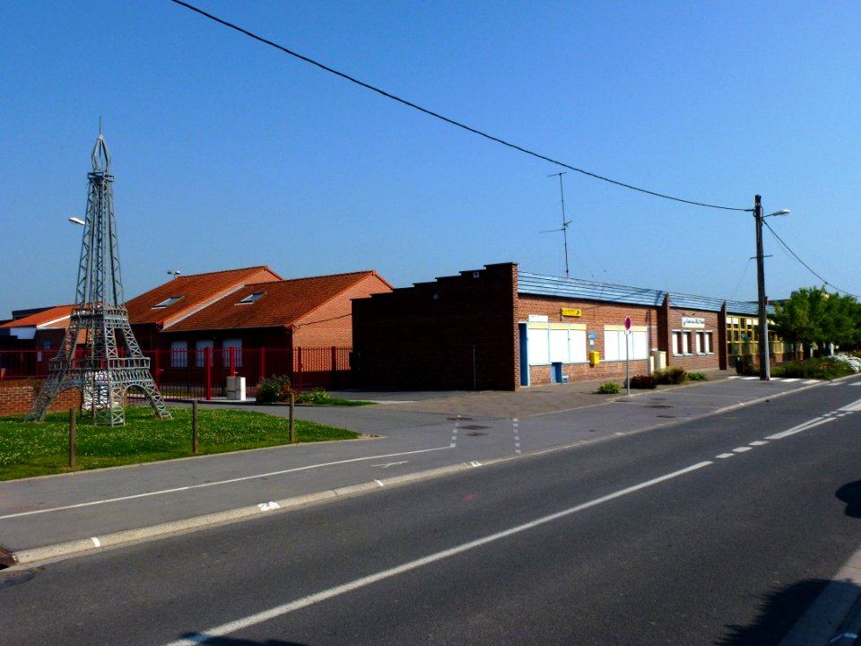 Rosult (Nord, Fr) école et bureau de Poste