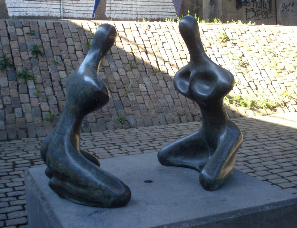 Rotterdam kunstwerk twee knielende figuren