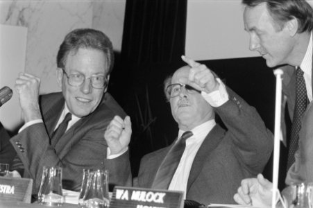 Rotterdam, aandeelhoudersvergadering Nedlloyd voorzitter RvB en RvC respectieve, Bestanddeelnr 934-1756