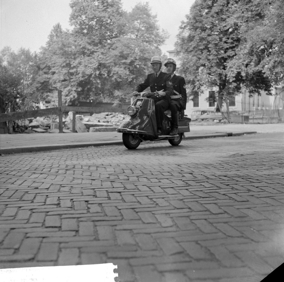 Rotterdamse politie op scooter, Bestanddeelnr 912-8033