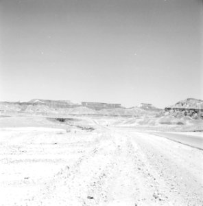 Rotsachtig berglandschap, Bestanddeelnr 255-3371