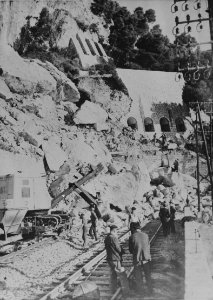 Rotsblok stort op tunnel weg Nice-Monaco, Bestanddeelnr 903-1080