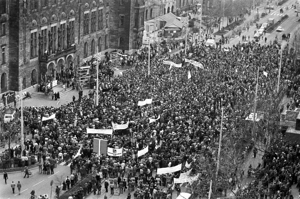 Rotterdam, bijeenkomst op de Coolsingel overzicht, Bestanddeelnr 930-7049
