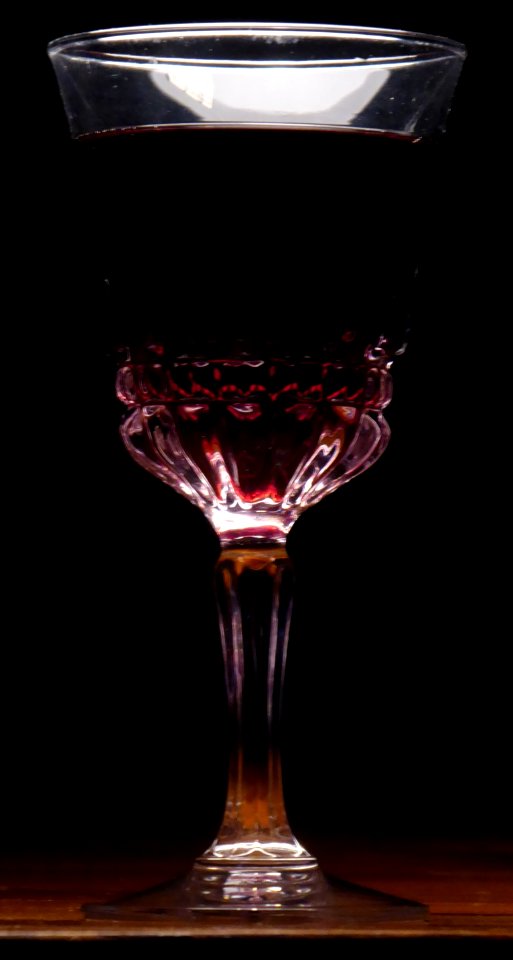 Rotwein im Kristallglas