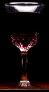 Rotwein im Kristallglas photo