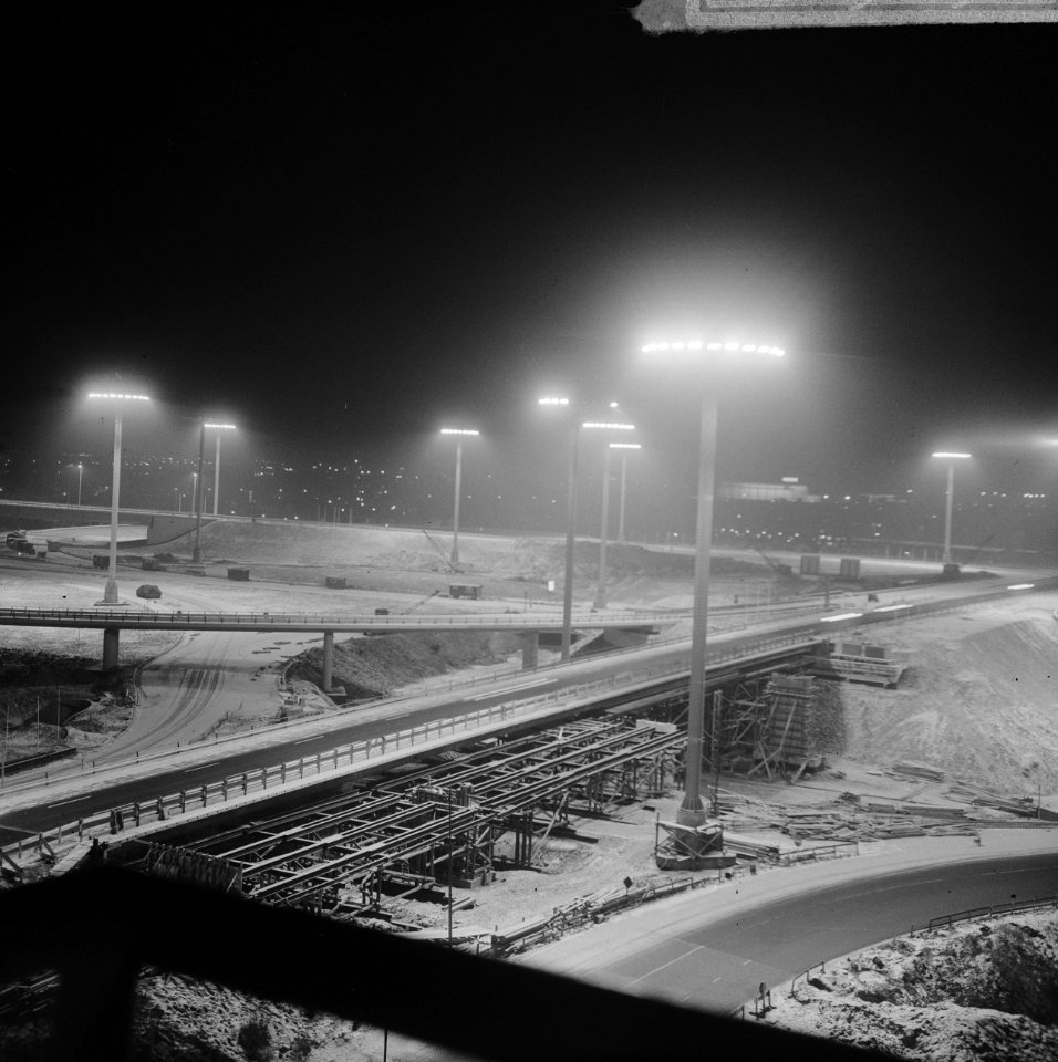 Rotonde Brienenoord bij avond, Bestanddeelnr 917-3851