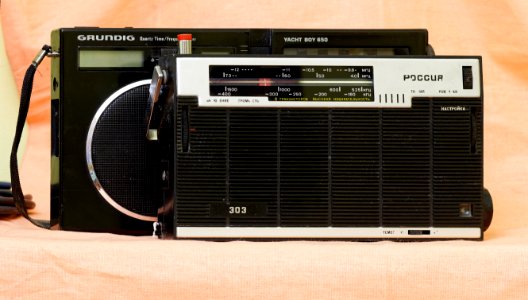 Rossiya-303, Grundig Yacht Boy 650 radio receivers (1)