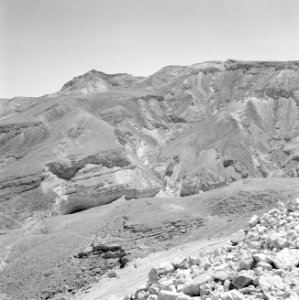 Rotsachtig berglandschap, Bestanddeelnr 255-3375