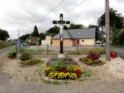 Routes (Seine-Mar.) calvaire, rue de l'Amitié