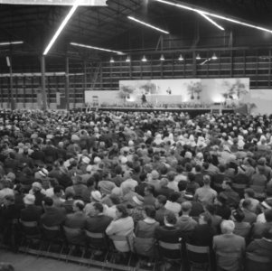 Rotterdam. Massabijeenkomst in Ahoyhal in verband met het vertrek van bisschop m, Bestanddeelnr 914-3416