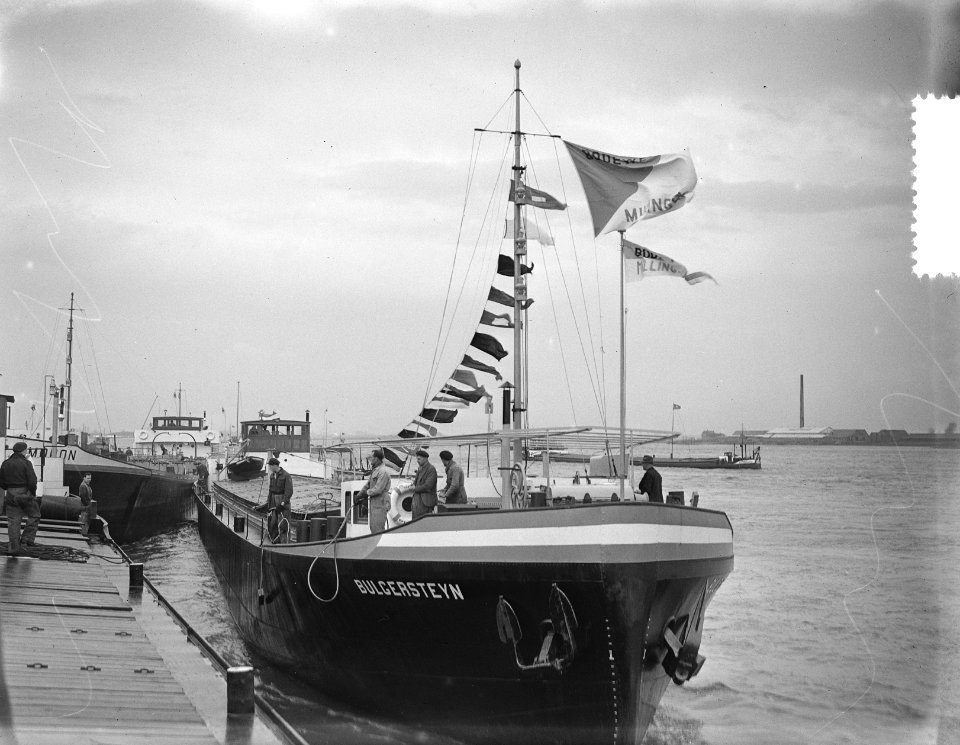 Rotterdams Rijnvaart Maatschappij NV tewaterlating Rijnmotorschip Bulgersteijn, Bestanddeelnr 905-4570