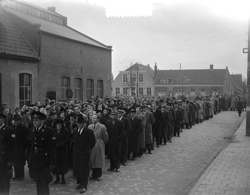 Rouwdag herbegraven in s Gravendeel, Bestanddeelnr 905-6447