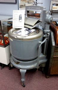 ROTO-VERSO Electric Washer No. E995- New Britain Industrial Museum - DSC09868