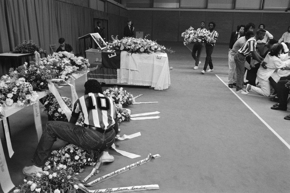 Rouwdienst in het Bijlmer sportcentrum voor Steve van Dorpel (omgekomen bij vlie, Bestanddeelnr 934-4712