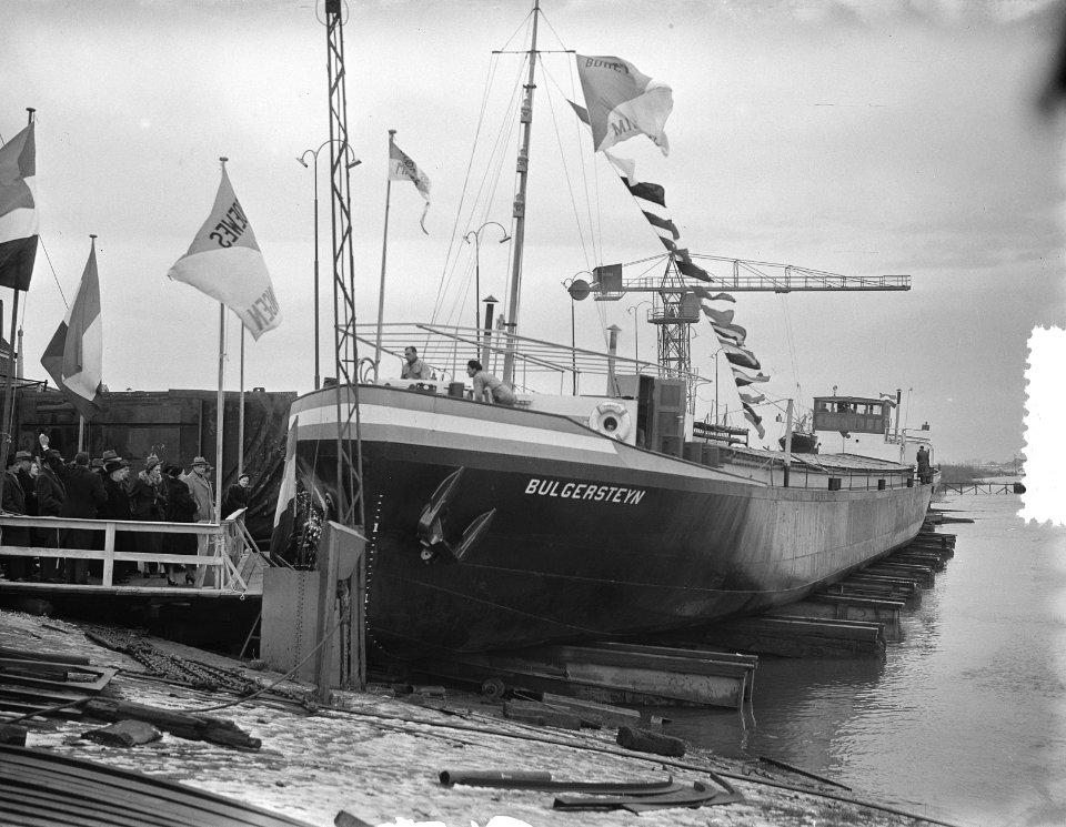Rotterdams Rijnvaart Maatschappij NV tewaterlating Rijnmotorschip Bulgersteijn, Bestanddeelnr 905-4571