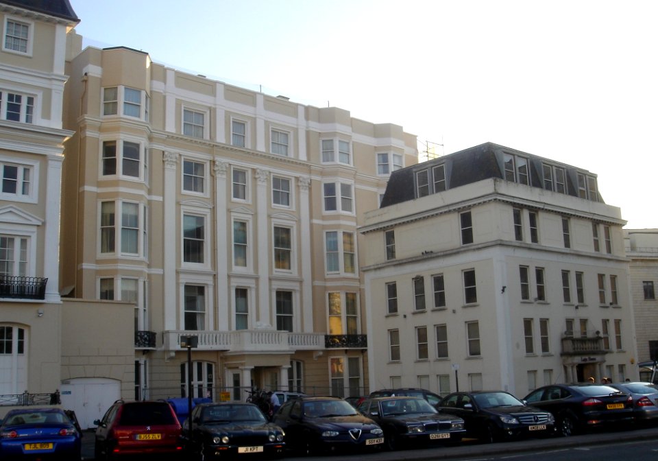 Royal York Buildings (Youth Hostel), Old Steine, Brighton (NHLE Code 1380677) (April 2009) (1)