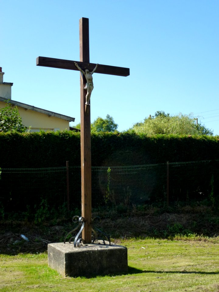 Rouvroy-sur-Audry (Ardennes) croix de chemin
