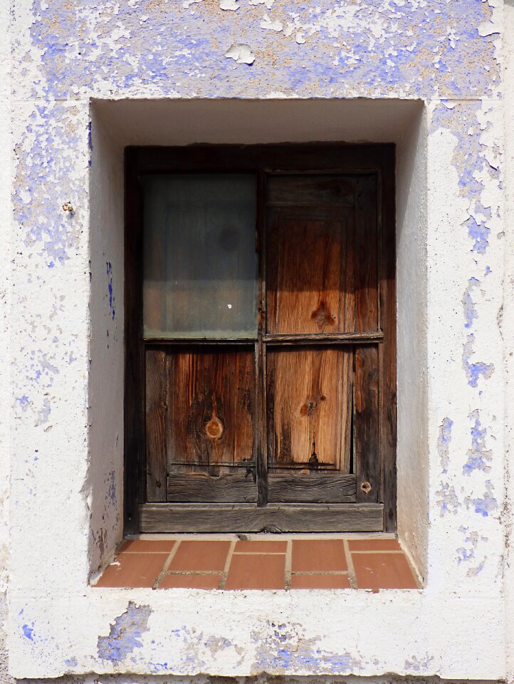 Wood peeling paint blue