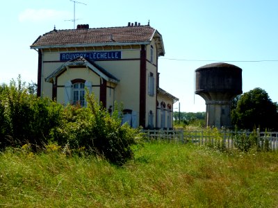 Rouvroy-sur-Audry (Ardennes) gare et château d'eau