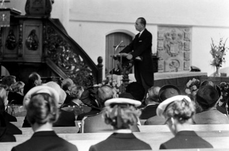 Rouwdienst voor vice-admiraal A.H.J. van der Schatte Olivier te Den Haag , Tijde, Bestanddeelnr 920-6097