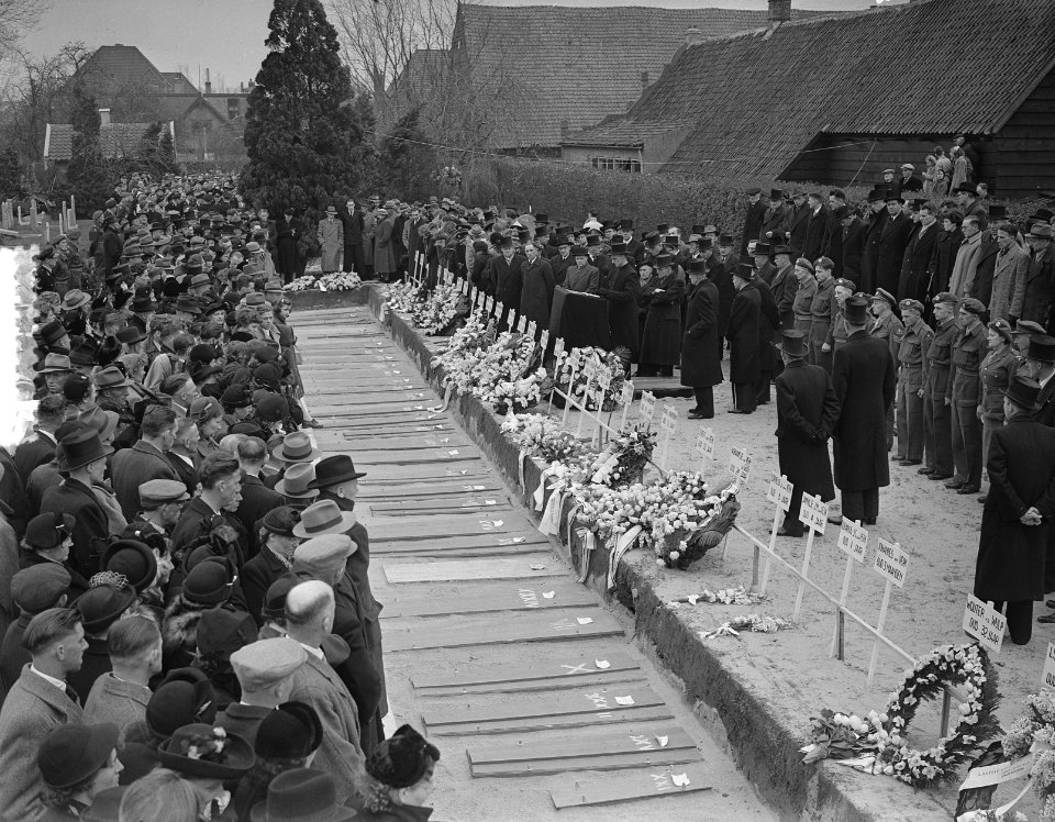 Rouwdag herbegraven in s Gravendeel, Bestanddeelnr 905-6444