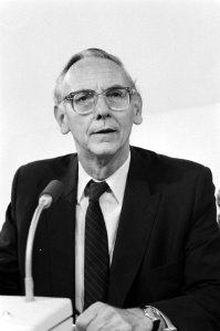 RSV enquetecommissie oud minister Van der Stoel voor de commissie, kop, Bestanddeelnr 933-1172