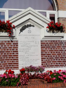 Rouvroy (Aisne) monument aux morts