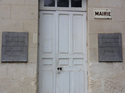 Rozières-sur-Crise (Aisne) mairie, plaques bienfaiteurs