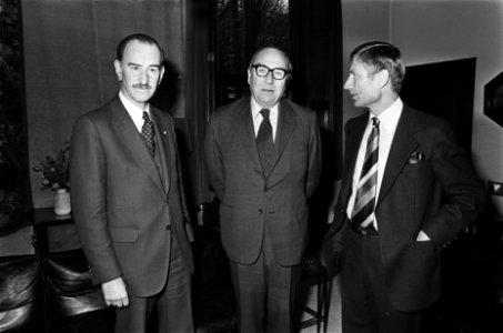 Roy Jenkins (voorzitter Europese Commissie ) bezoekt premier Van Agt (r), links , Bestanddeelnr 929-6338