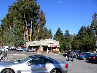 Royal Donut Shop 3140 01