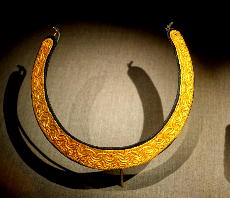 Royal stool ornament, 2 of 2, Asante peoples, Kumase, Ghana, before 1874, gold - Fowler Museum - University of California, Los Angeles - DSC02462