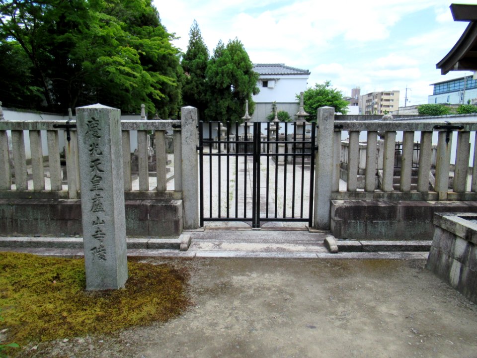 Rozan-ji cemetery 003