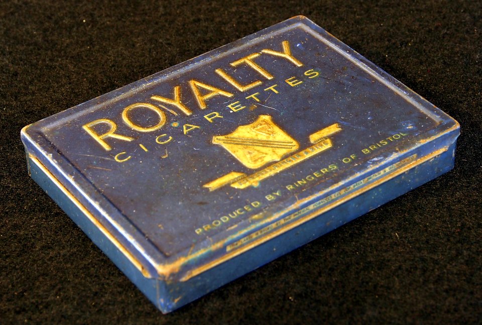 Royalty cigarettes blikje, foto3