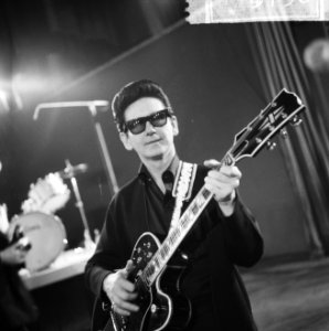 Roy Orbinson ontving gouden plaat voor Pretty Woman in Singel concertzaal, Roy, Bestanddeelnr 917-5750