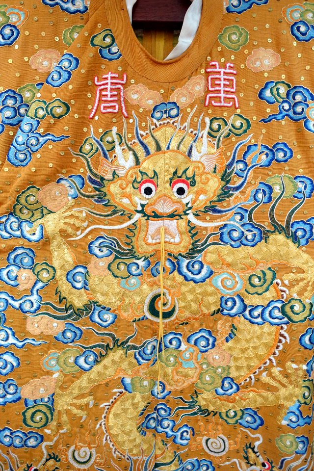 Royal robe, replica of 19th century, view 1, embroidered cloth - Museum of Vietnamese History - Ho Chi Minh City - DSC05946