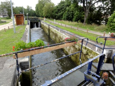 Roville-devant-Bayon (M-et-M) canal de l'Est, écluse