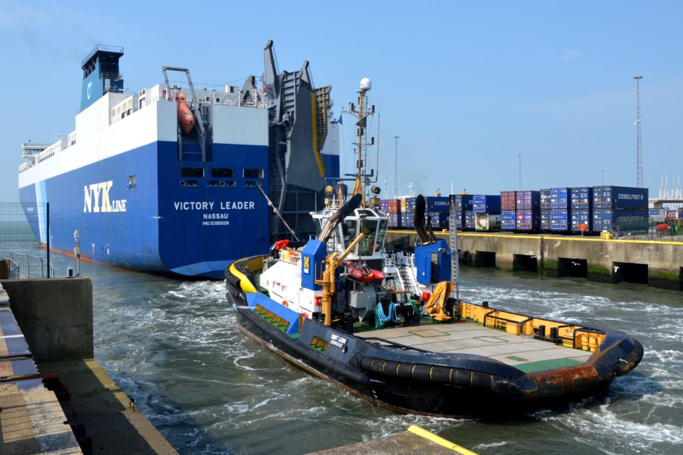 RoRo ship Victory leader leaving Zeebrugge