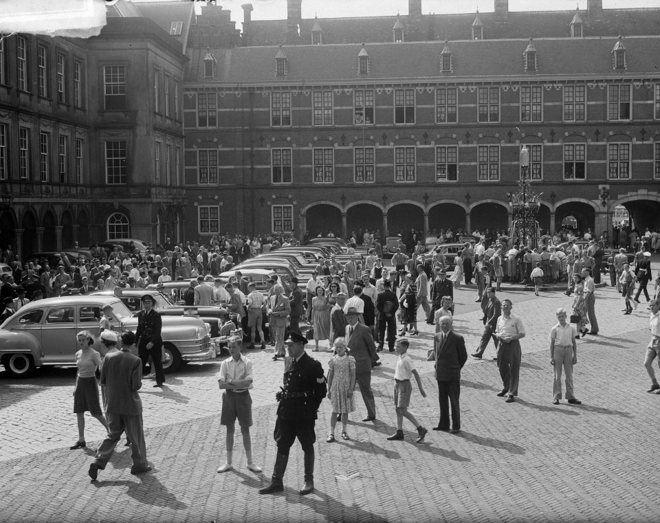 Ronde Tafel Conferentie , drukte op Binnenhof, Bestanddeelnr 903-5625