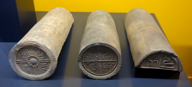 Roof tiles, China, Western Han dynasty, 206 BC to 24 AD, earthenware - Royal Ontario Museum - DSC03654