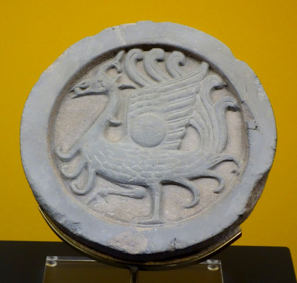 Roof tile fragment with vermilion bird, China, Western Han dynasty, 206 BC to 24 AD, earthenware - Royal Ontario Museum - DSC03656