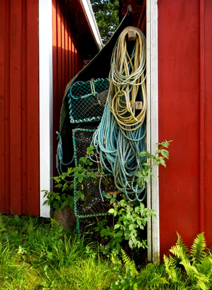 Ropes and lobster traps in Rixö Marina